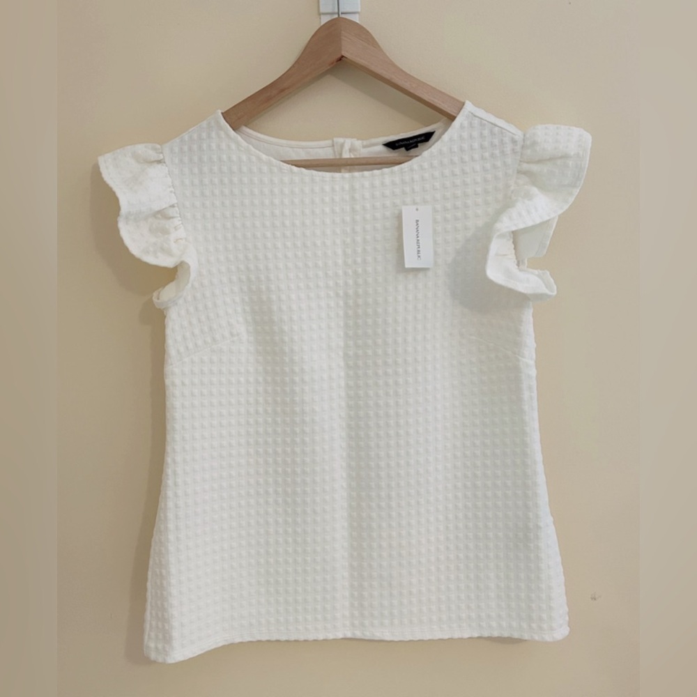 Banana republic White Textured Top with Ruffle Sleeves size S